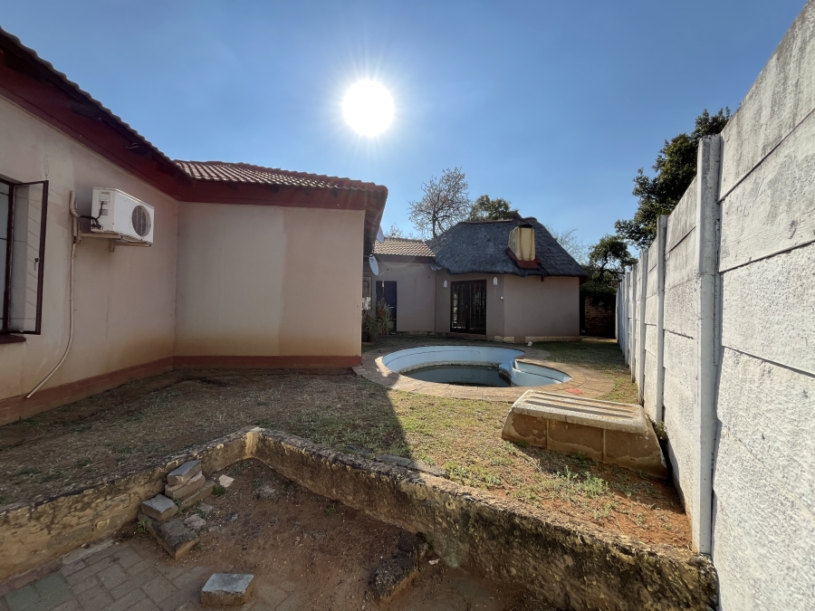 3 Bedroom Property for Sale in Geelhoutpark North West